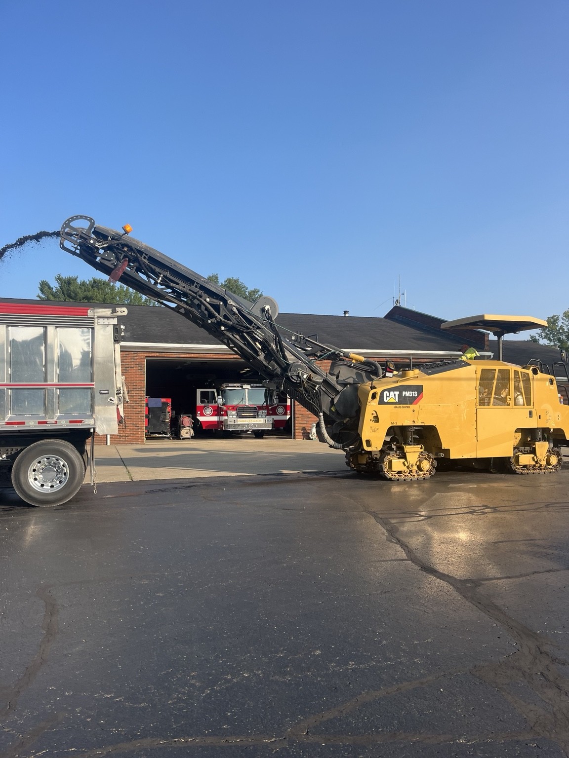 Asphalt milling operation